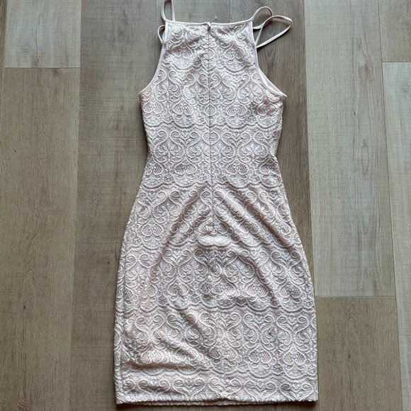 Romantic, Quiet Luxury | Blush Lace Dress | GUESS Size 0 | Wedding Guest - Picture 3 of 5